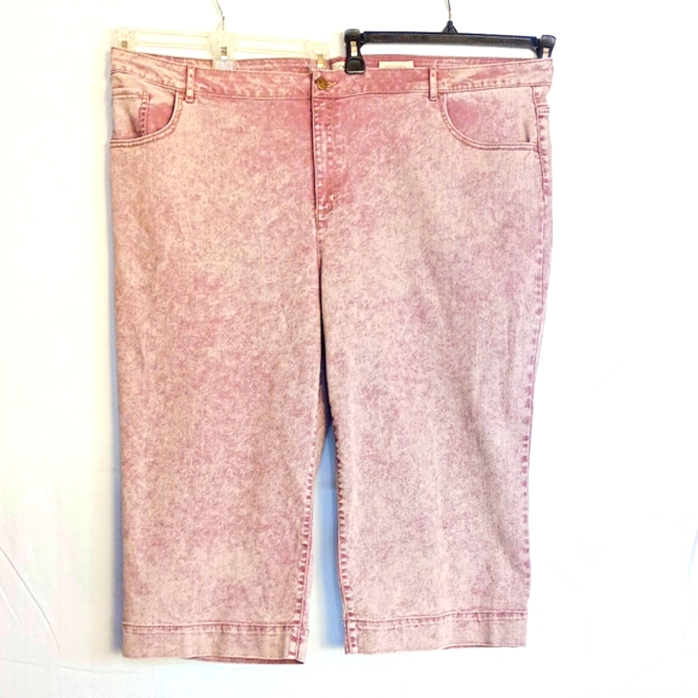 Women's plus sized denim capris